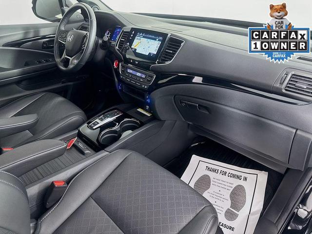 Photo of 2023 Crystal Black Pearl Honda Passport