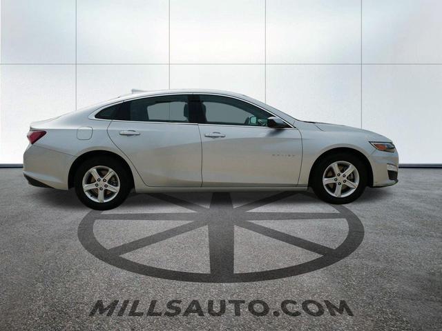 Photo of 2022 Silver Ice Metallic Chevrolet Malibu