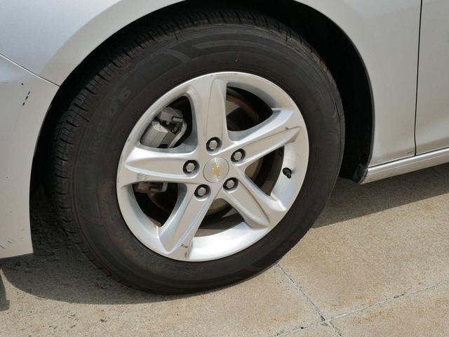 Photo of 2022 Silver Ice Metallic Chevrolet Malibu