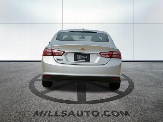 Photo of 2022 Silver Ice Metallic Chevrolet Malibu