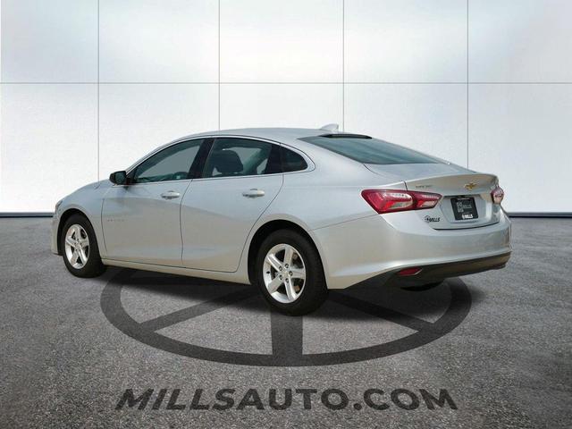 Photo of 2022 Silver Ice Metallic Chevrolet Malibu
