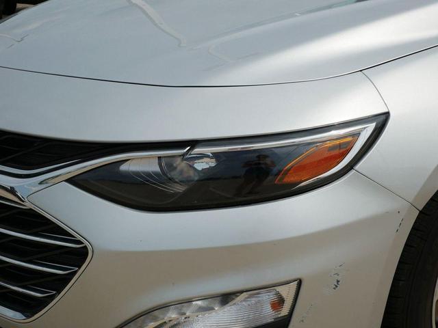 Photo of 2022 Silver Ice Metallic Chevrolet Malibu