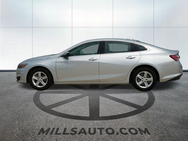 Photo of 2022 Silver Ice Metallic Chevrolet Malibu