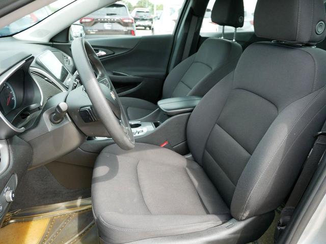 Photo of 2022 Silver Ice Metallic Chevrolet Malibu