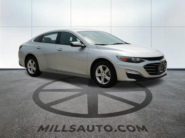 Photo of 2022 Silver Ice Metallic Chevrolet Malibu