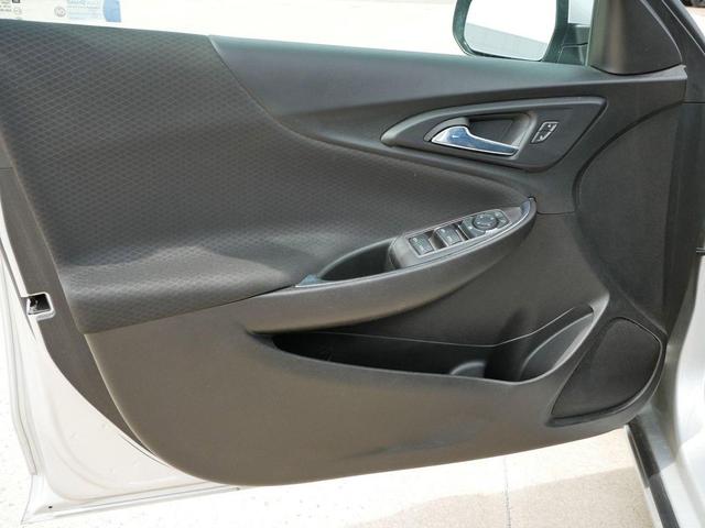 Photo of 2022 Silver Ice Metallic Chevrolet Malibu