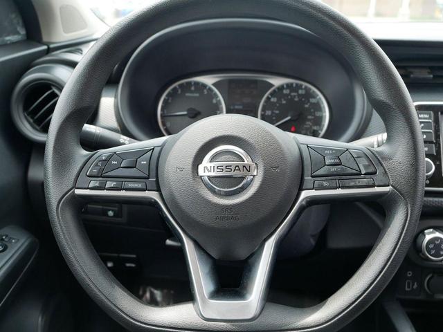 Photo of 2021 Gun Metallic Nissan Kicks