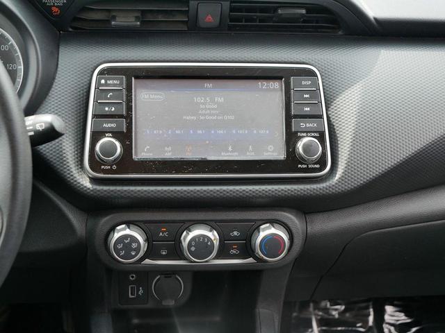 Photo of 2021 Gun Metallic Nissan Kicks