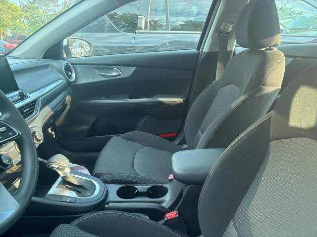 Photo of 2023 Snow White Pearl Kia Forte