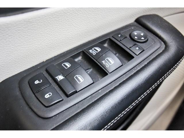 Photo of 2023 White Chrysler Pacifica