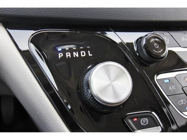 Photo of 2023 White Chrysler Pacifica