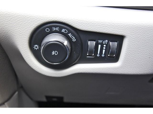 Photo of 2023 White Chrysler Pacifica