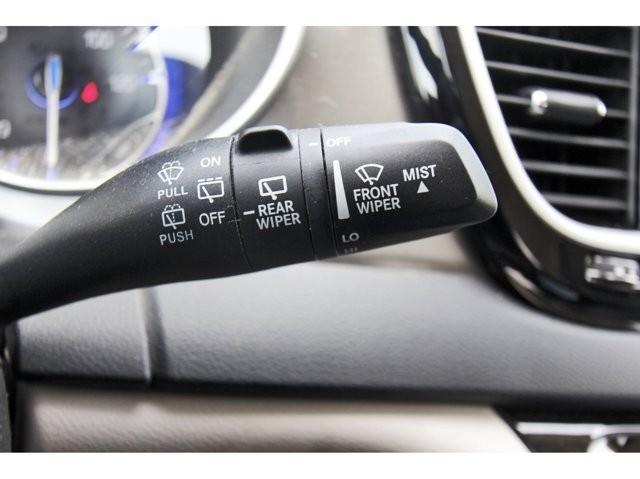 Photo of 2023 White Chrysler Pacifica