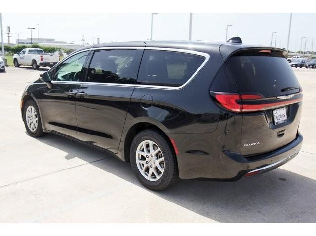 Photo of 2023 Black Chrysler Pacifica