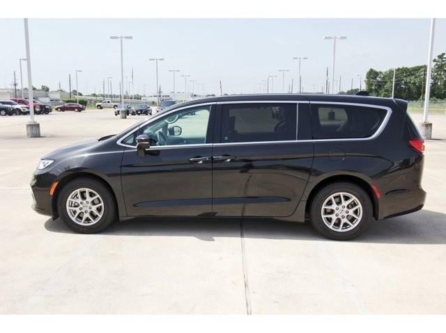 Photo of 2023 Black Chrysler Pacifica