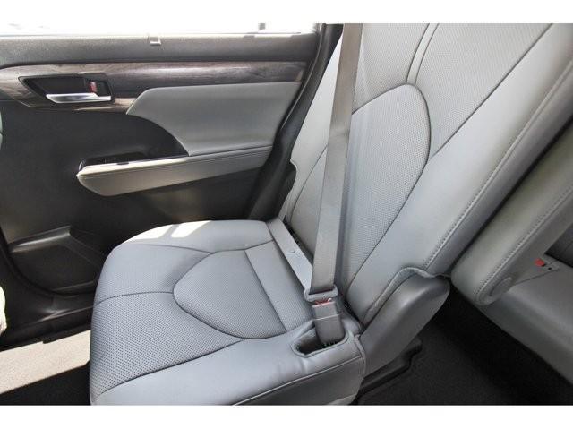 Photo of 2024 Green Toyota Highlander