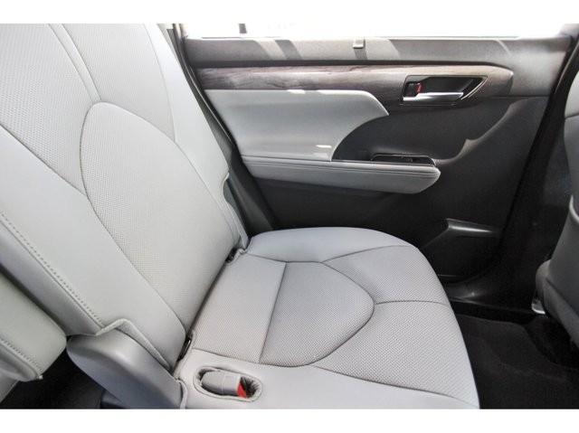 Photo of 2024 Green Toyota Highlander