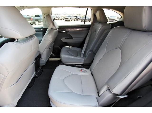 Photo of 2024 Green Toyota Highlander