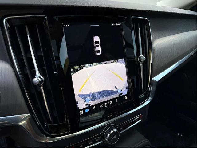 Photo of 2024 Onyx Black Metallic Volvo S90