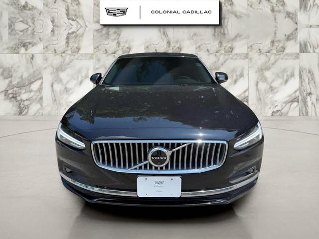 Photo of 2024 Onyx Black Metallic Volvo S90