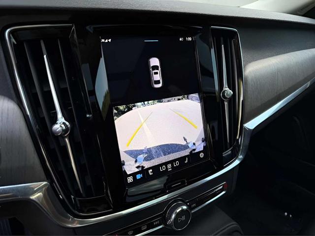Photo of 2024 Onyx Black Metallic Volvo S90