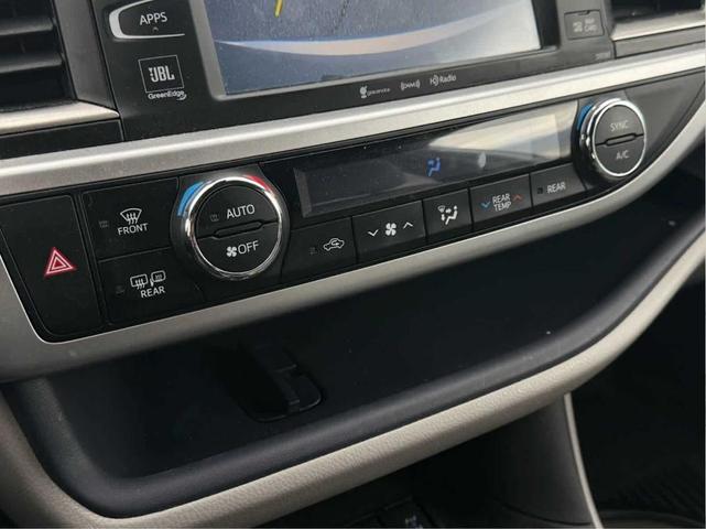 Photo of 2018 Celestial Silver Metallic Toyota Highlander