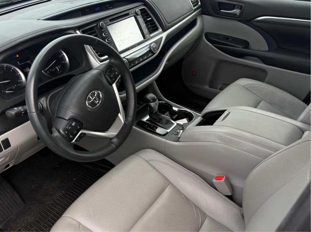 Photo of 2018 Celestial Silver Metallic Toyota Highlander