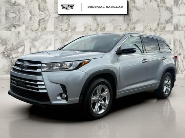 Photo of 2018 Celestial Silver Metallic Toyota Highlander
