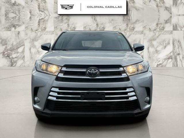 Photo of 2018 Celestial Silver Metallic Toyota Highlander