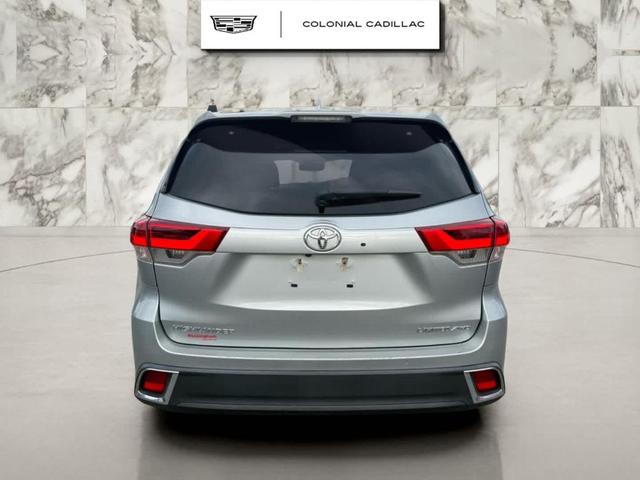 Photo of 2018 Celestial Silver Metallic Toyota Highlander