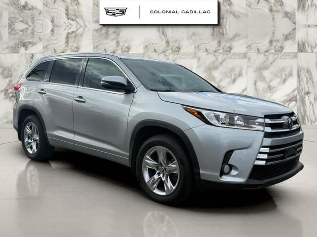 Photo of 2018 Celestial Silver Metallic Toyota Highlander