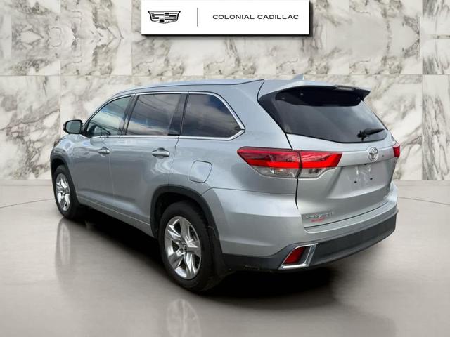 Photo of 2018 Celestial Silver Metallic Toyota Highlander