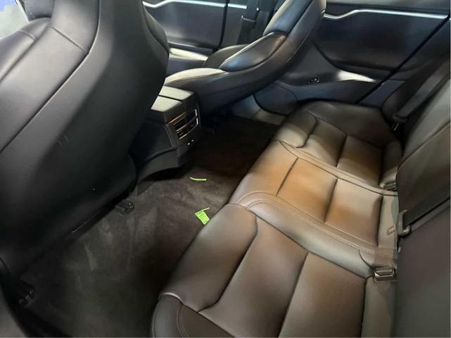 Photo of 2018 Deep Blue Metallic Tesla Model S