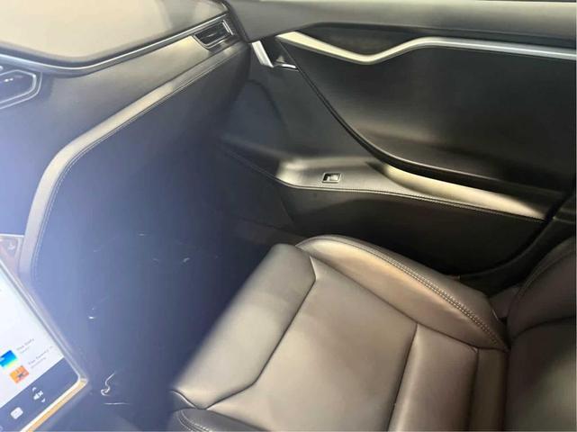 Photo of 2018 Deep Blue Metallic Tesla Model S