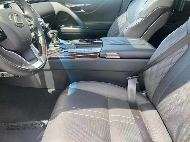 Photo of 2023 MANGANESE LUSTER Lexus LX 600