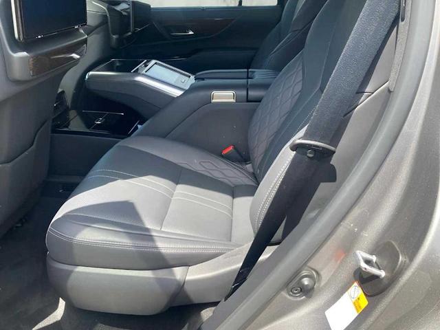 Photo of 2023 MANGANESE LUSTER Lexus LX 600