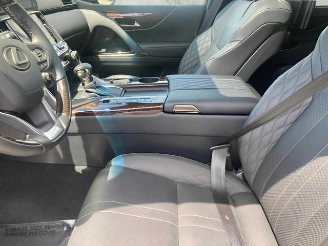 Photo of 2023 MANGANESE LUSTER Lexus LX 600