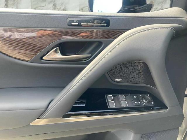 Photo of 2023 MANGANESE LUSTER Lexus LX 600