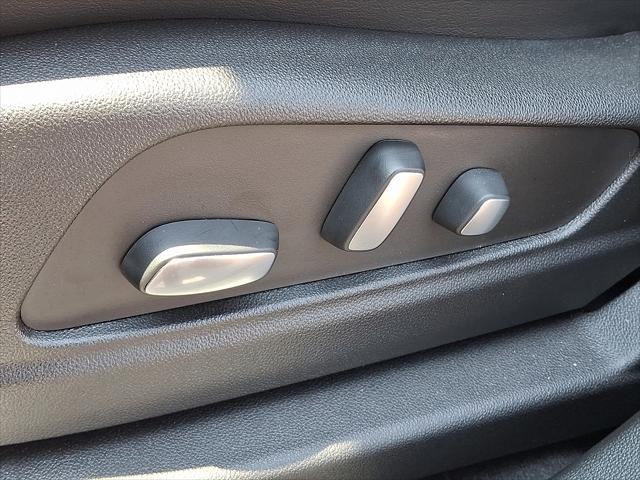 Photo of 2022 Stellar Black Metallic Cadillac XT5