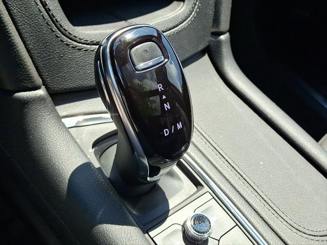 Photo of 2022 Crystal White Tricoat Cadillac XT5