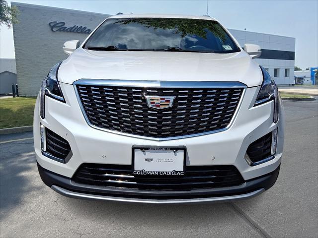 Photo of 2022 Crystal White Tricoat Cadillac XT5