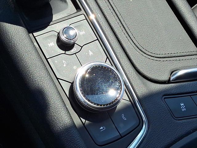 Photo of 2022 Crystal White Tricoat Cadillac XT5