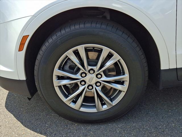Photo of 2022 Crystal White Tricoat Cadillac XT5