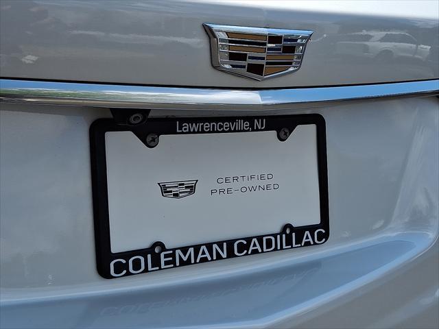Photo of 2022 Crystal White Tricoat Cadillac XT5