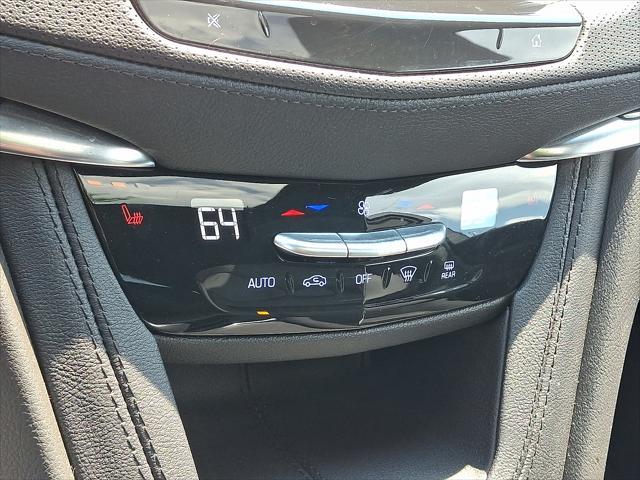 Photo of 2022 Crystal White Tricoat Cadillac XT5