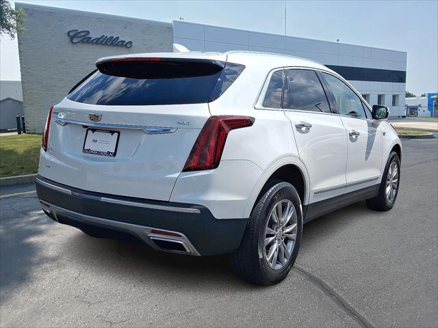 Photo of 2022 Crystal White Tricoat Cadillac XT5
