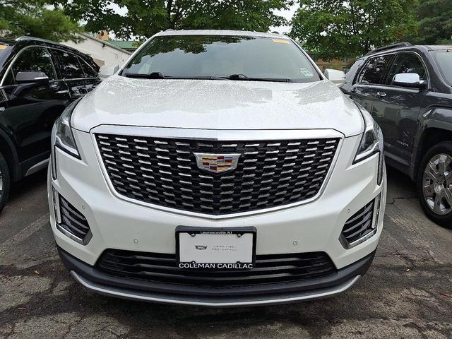 Photo of 2022 Crystal White Tricoat Cadillac XT5