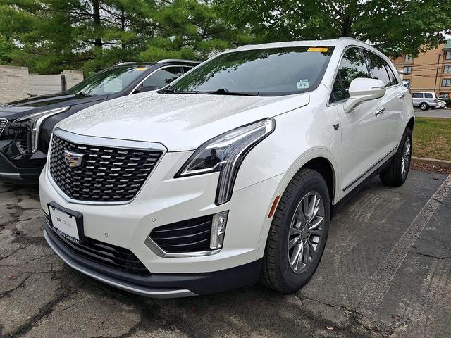 Photo of 2022 Crystal White Tricoat Cadillac XT5