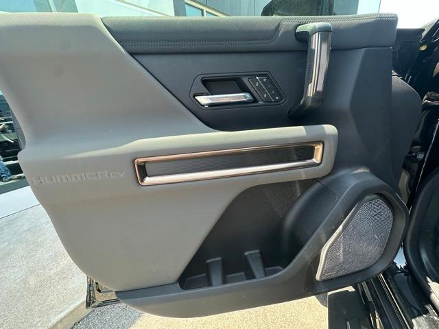 Photo of 2025 Black GMC HUMMER EV Pickup