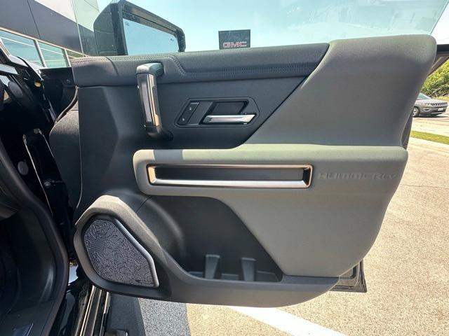 Photo of 2025 Black GMC HUMMER EV Pickup